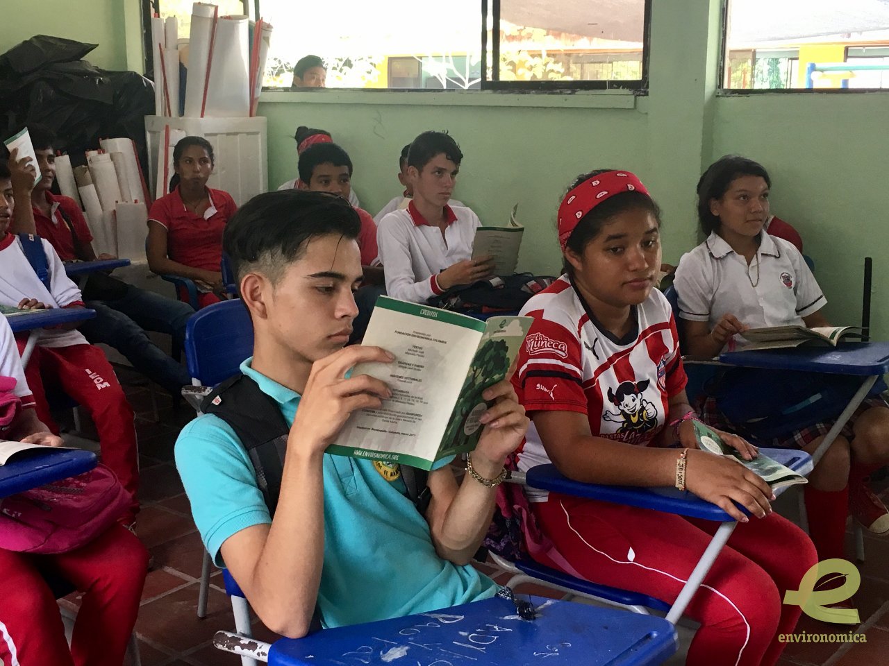 RE_Presentation-of-the-Environomica-booklet-with-El-Mamey-students